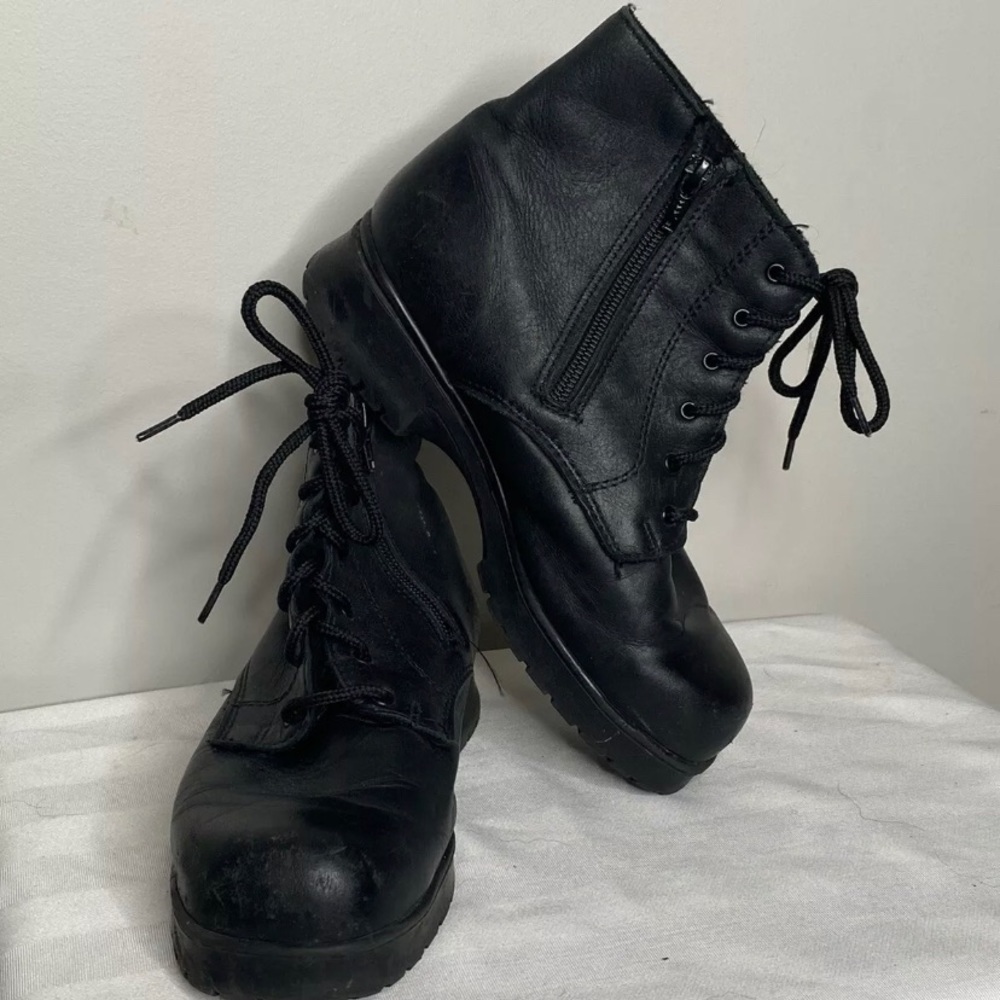4/$35 Martino Boot Black Leather Heel Tread Canada